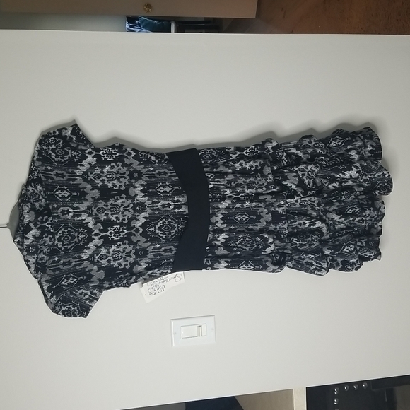 SPEACHLESS Cap sleeve Ruffled dress with patent leather wide belt NWT - Picture 5 of 8